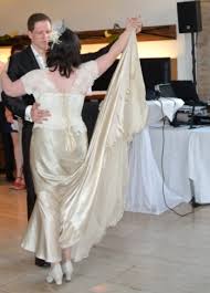 L u c i e, weddingdress, brautkleid, hochzeitskleid, trägerkleid, trägertop, brautrock aus spitze, maxirock. Schleppe Aus Satin Und Tull Hochbinden Brautkleider Und Festmode Hobbyschneiderin 24