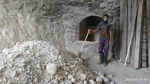 Need the translation of batu kapur in english but even don't know the meaning? Video Menambang Batu Kapur Di Lobong