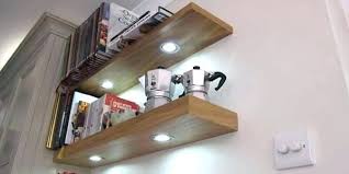 eiken wandplank met dimbare led verlichting wandplanken en plankdragers schuifdeur totaal zwevende planken keuken wandplank wandplanken