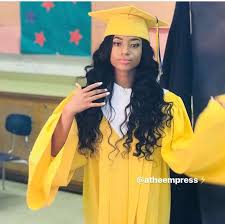 Pin By Aaliyah Shauntia On Grads Graduation Pictures Graduation Photoshoot Senior Pictures Hairstyles