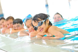 Alle kinder müssen schwimmen lernen und das ist nur möglich, wenn bäder erhalten bleiben und schulischer, sowie außerschulischer schwimmunterricht sichergestellt werden kann. Kinder Sollten So Fruh Wie Moglich Schwimmen Lernen Ergo Blog