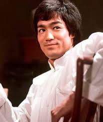 Why Bale's Dark Knight Is Better For The DCEU Than Keaton's Batman