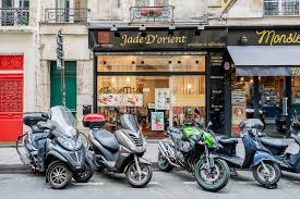 Lors d'une séance de massage érotique, au sein d'un salon de massage naturiste par exemple, la masseuse naturiste professionnelle force le mental du massé à se focaliser uniquement sur les points de contact. Jade D Orient Paris 6 Salon De Massage A Odeon Paris Treatwell