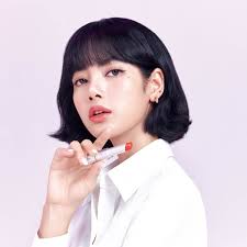 M・A・Cが保湿と艶を与える「グロー プレイ リップ バーム」を発売、ヴィジュアルにグローバルアンバサダーのLISAを起用