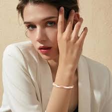 OLEVS Ladies Watches for Women Rose Gold Watch Fashion Love Surface  Creative Wristband Steel Strap L5189 : Amazon.in: Fashion