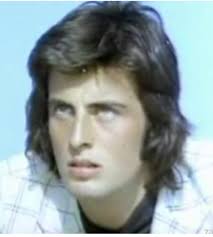 TÜRK SINEMASI OYUNCUSU SALİH KIRMIZI NIN SON HALİ VE GENCLIĞİ SALİH KIRMIZI  1 OCAK 1954 YILINDA ISTANBULDA DOĞDU YESILCAMDA BIR ÇOK FILMDE ROL.ALAN  SALİH KIRMIZI NIN ROL.ALDIGI FILMLERINDEN BAZILARI ŞUNLAR 1-)ALIN YAZIM