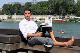 Entre le chef d'etat et le compagnon de gabriel attal, qui a fait des études de droit à poitiers, c'est une histoire qui dure : Gabriel Attal J Ai Monte Le Fan Club D Orelsan A L Assemblee