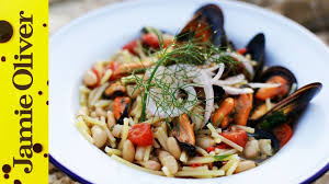 #ricette primi piatti di pasta sfiziosi veloci facili particolari natale capodanno gustosi feste natalizi gourmet raffinati eleganti semplici idee #recipes. Seafood Pasta With Cannellini Beans Video Jamie Oliver
