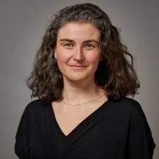 Lisa Brunt's Instagram, Twitter & Facebook