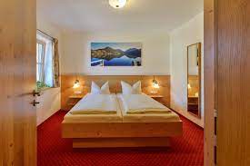 Schweizer haus andreas kroll gaststättenbetriebs gmbh berliner straße 2 38165 lehre fon: Pension Schweizerhaus Hotel Fruhstuck In Weyarn Bei Munchen