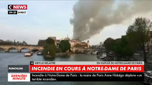 Page officielle de la cathédrale. Incendie En Cours A Notre Dame De Paris Youtube