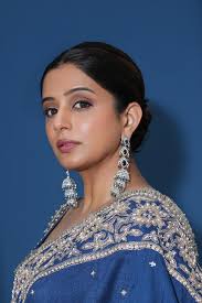 Priya Mani Raj in Sue Mue