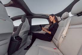 Das ist etwas, das jeder mit fahrzeugen assoziiert, die eine große geländegängigkeit haben. Der Neue Lucid Air Alles Andere Als Eine Luftnummer Magazin Fur Elektromobilitat