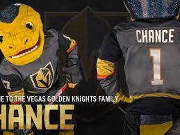 Récemment, il était révélé qu'il resterait avec l'équipe, malgré les rumeurs de transaction, afin de former un tandem avec robin lehner, à qui un contrat à long terme vient d'être consenti. Vegas Golden Knights Mascot Is Not A Knight We Have Some Questions Sbnation Com