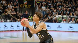 Virtus Bologna beats Paris 96-94 for third straight EuroLeague win