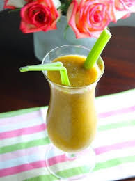 Este Batido Tiene Papaya Pina Zanahoria Apio Espinaca Y Chia Y Es Excelente Para Bajar La Panza Licuado De Papaya Batido De Papaya Jugo De Zanahoria