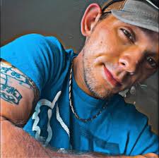 Is there many if any UK fans in the house right now? From videos I seen it  looks more of Louisville fans then our own. 😭