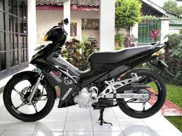 Gambar motor modif jupiter mx sederhana 135 king airbrush ala road via modifikasiimotorr.blogspot.com. Simple Black Tema Modif Jupiter Mx Mas Barto Tmc Motonews