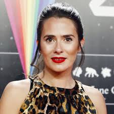 Anna Allen vuelve a la alfombra roja tras cuatro años desaparecida