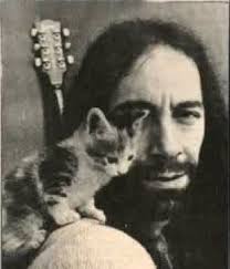 Erkin Koray Is A Genuine Member And One Of The Founders Of Anatolian Rock In Turkey His Music Is An Intersection Of Har Psikedelik Rock Muzisyenler Rock Muzik