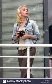 See more ideas about vicky cristina barcelona, scarlett johansson, scarlett. Scarlett Johansson Auf Dem Set Von Vicky Cristina Barcelona Stockfotografie Alamy