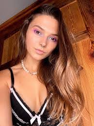 Kat Berg's Instagram, Twitter & Facebook