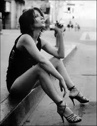 Resultado de imagen de imagenes blanco y negro mujer pensando