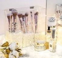 YestBuy Clear Makeup Brush Holder, Acrylic Makeup Brush Organizer For  Vanity, Cosmetic Brush Storage Box with Pearls, For Bathroom, Bedroom,  Vanity ...