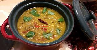 Dehulled yellow and red lentils disintegrate in cooking, making a thick soup. Kari Kacang Lentil Lembut India Dal Tadka Indian Lentil Curry Damkacsn Cooking