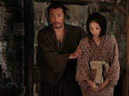 Samuraj hanshiro pojawia się na dworze bogatego rodu z prośbą o możliwość popełnienia tam seppuku. Hara Kiri Death Of A Samurai Hara Kiri Moartea Unui Samurai 2011 Film Cinemagia Ro