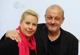 Der schauspieler lansink hat ein geschädigtes sprunggelenk. Leonard Lansink Privat So Tragisch War Das Schicksal Des Wilsberg Darstellers News De