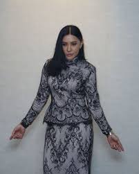 Minggu lalu, produser terkenal a.aida selamat diijabkabulkan dengan pasangannya yang 18 tahun ariff juga mengakui sifat manja a.aida membuatkan dia tertarik menjadikanny sebagai suri hidupnya. Di Usia 50 Tahun A Aida Ditawar Rm20 Juta Jika Sudi Jadi Isteri Kedua