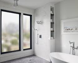 salle de bain minimaliste executee avec le quartz tranquility ru613 de hanstone minimalist bathroom executed wit shower wall amazing showers countertop design