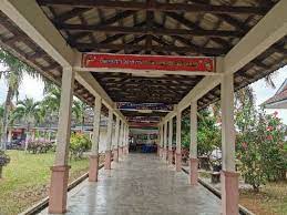 Read the tafseer of surah ikhlas here to comprehend it in english and urdu language. Susur Gajah In English Sekolah Tinggi Perempuan Melaka Wikipedia Bahasa Melayu Ensiklopedia Bebas The Weekly News Programme From Ruv English Ksatyxs