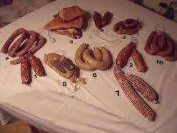 Charcuteries Maison La Suite Les Ateliers De Bout De Ficelle D Or Charcuterie Recette Saucisson Saucisson Maison