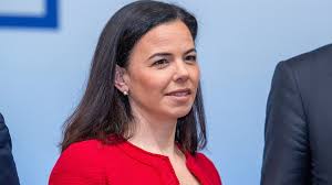 Deutsche bank ag kontakt für medien klaus winker tel: Deutsche Bank Christiana Riley Ist Die Einzige Frau Im Vorstand