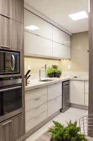 Kontraktor mengenakan caj upah yang tinggi. Toko Reklame Solo Interior Dapur Dapur Mewah Dapur Modern