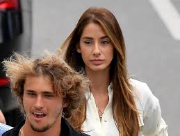 He has an older brother mischa who was born nearly a decade earlier and is a professional tennis player as well. Jede Funf Minuten Geweint Ex Freundin Im Baby Blues Zverev Flieht Nach Pleite Mopo
