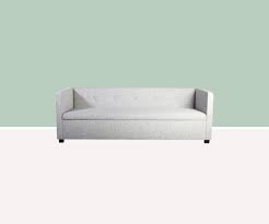 Setzen sie das schwarz besser zurückhaltend ein, zum beispiel nur auf der wand hinter dem weißen sofa, während die anderen flächen weiß oder hellgrau bleiben. Graues Sofa Welche Kissen Teppich Wandfarbe Ahoi 7