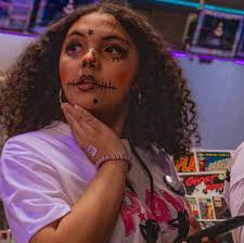 Who offers balloon arch services for a baby shower in October?