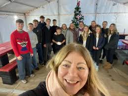 A few pics from over Christmas 🎅☃️🎄 From night outs with the gym crew and  @loumc20 's trip home from Australia to singing for the senior citizens of  Merlin Park Hospital's Christmas