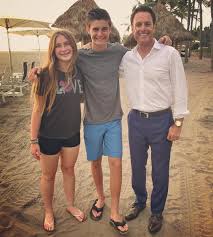 Harrison is single after all, and the women on the show are undoubtedly attractive. Who Are Chris Harrison S Kids Meet Son Joshua And Daughter Taylor