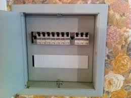 Hallo leute,ich hatte vor ein paar jahren ein kleines einfamilienhaus gekauft,zu spät merkte es gar keine erdung (gelber kabel) u.s.w. Elektrik Altbau Bj 1971