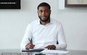 Japhet manzambi tanganga is an english professional footballer who plays as a defender for premier league club tottenham hotspur. Japhet Tanganga Unterschreibt Einen Neuen Funf Jahres Vertrag Mit Tottenham Aktuelle Boulevard Nachrichten Und Fotogalerien Zu Stars Sternchen