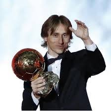 Последние твиты от luka modrić (@lukamodric10). Auszeichnung Luka Modric Gewinnt Ballon D Or Ronaldo Auf Platz 2 Svz De
