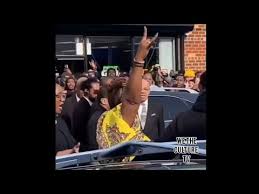 Pop smoke this friday (v.redd.it). Pop Smoke Mom Throws Up The Woo Sign One Last Time For Her Son Youtube