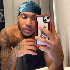 Alex Wicker's Instagram, Twitter & Facebook