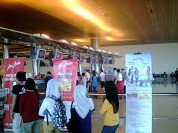 Airasia berhad redq, jalan pekeliling 5, klia2 sepang, selangor darul ehsan 64000 malaysia or check their website: File Kia Airasia Checkin Jpg Wikipedia