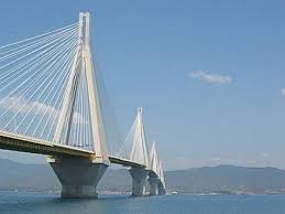 Η γέφυρα, όπως φαίνεται από το ρίο αχαΐας. To Shmeiwma Toy 29xronoy Poy Aytoktonhse Apo Th Gefyra Rioy Antirioy Newsbomb Eidhseis News