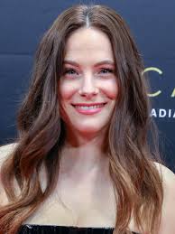 Caroline Dhavernas's Instagram, Twitter & Facebook